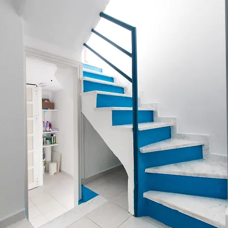 Apartman Blue & White